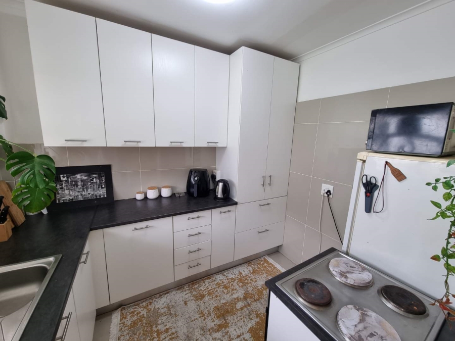 To Let 1 Bedroom Property for Rent in Sea Point Western Cape